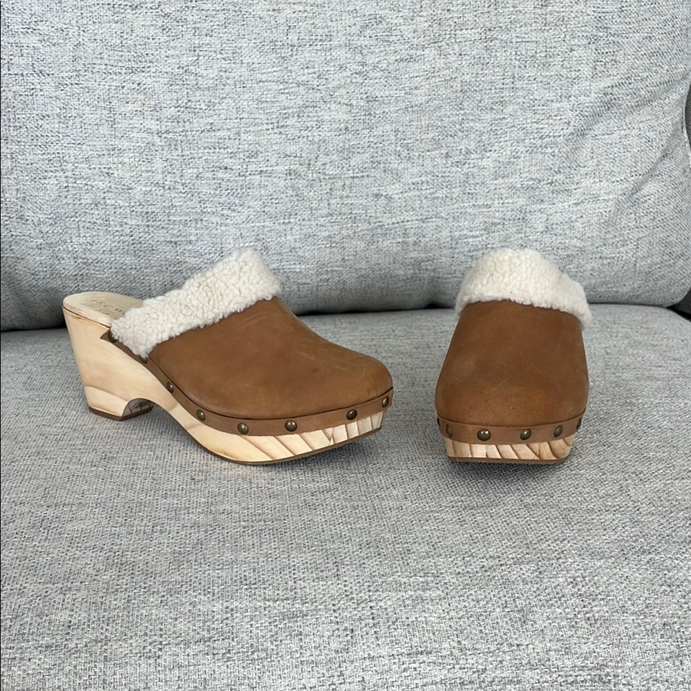 Women's Shearling-Lined Clogs